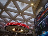 Harga Saham Terbang 217%, BEI Gembok Perdagangan Emiten Ini