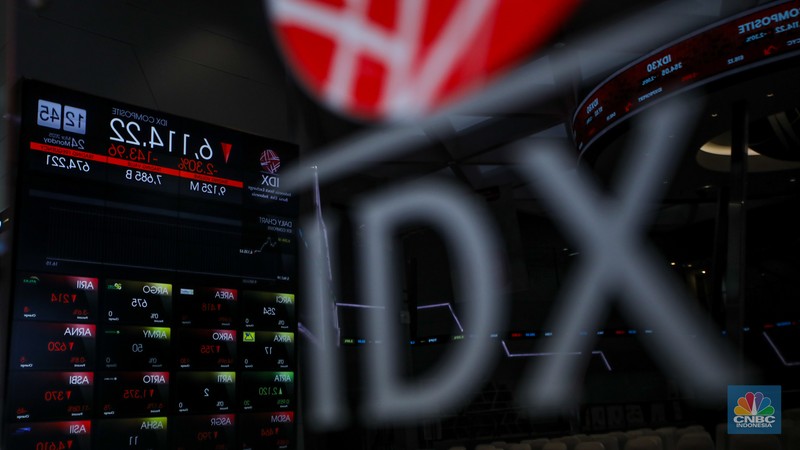 Layar menampilkan pergerakan Indeks Harga Saham Gabungan (IHSG) di Gedung Bursa Efek Indonesia (BEI), Jakarta, Senin (24/3/2025). (CNBC Indonesia/Faisal Rahman) Layar menampilkan pergerakan Indeks Harga Saham Gabungan (IHSG) di Gedung Bursa Efek Indonesia (BEI), Jakarta, Senin (24/3/2025). (CNBC Indonesia/Faisal Rahman)