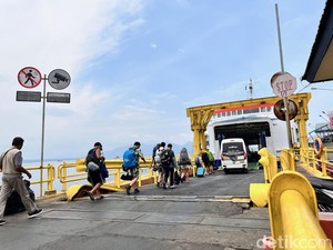 Antre 5 Jam, Pemudik di Gilimanuk Akhirnya Bisa Menyeberang ke Ketapang