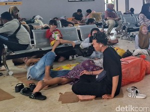 Puluhan Pemudik Gratis di Pelabuhan Jangkar Situbondo Terlantar