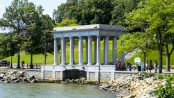 Plymouth Rock: Bukan Monumen Megah, Batu Berukuran Biasa Kunci Sejarah AS