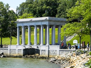 Plymouth Rock: Bukan Monumen Megah, Batu Berukuran Biasa Kunci Sejarah AS