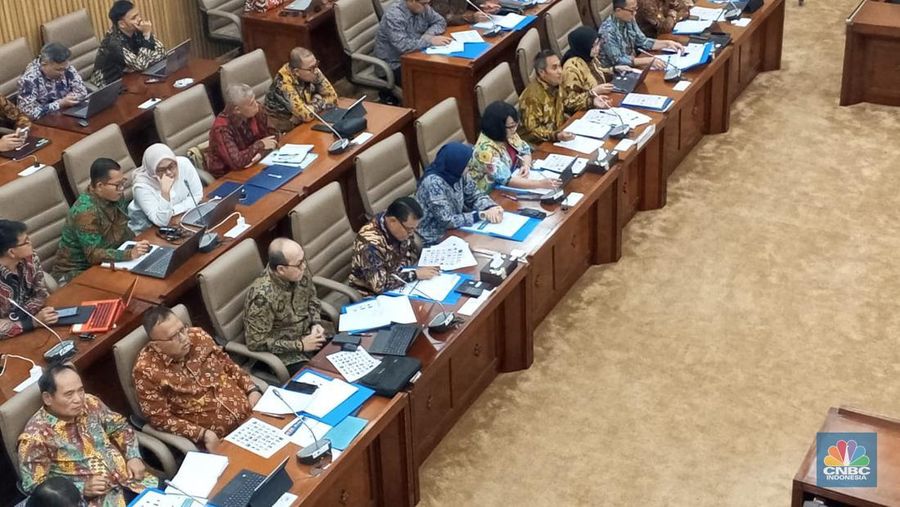 RDP Komisi VI DPR dengan BUMN Pangan ID FOOD, dihadiri PT Garam, Senin (24/3/2025). (վ/Robertus)