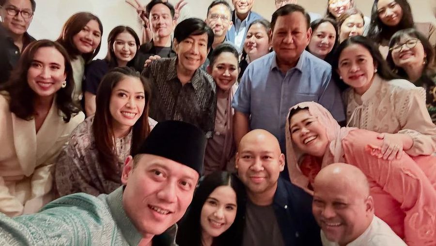 Suasana buka pusa bersama Presiden Prabowo Subianto dengan beberapa menteri dan keluarga. (Tangkapan layar instagram @annisayudhoyono)