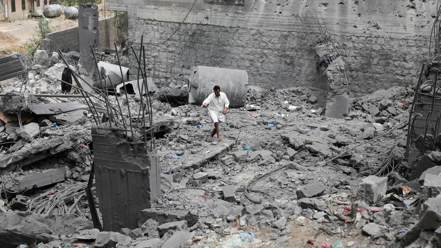 People look at the site of a U.S. strike in Sanaa, Yemen March 24, 2025. REUTERS/Khaled Abdullah