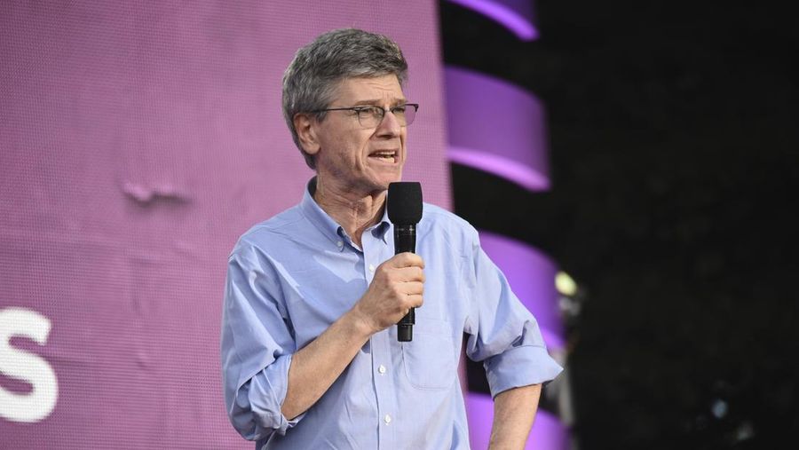 Economist Jeffrey Sachs speaks at the 2018 Global Citizen Festival in Central Park on Saturday, Sept. 29, 2018, in New York. (Photo by Evan Agostini/Invision/AP)