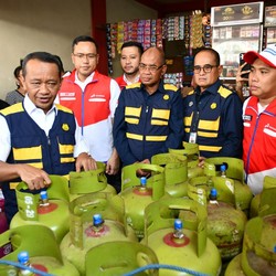 Bahlil Apresiasi Pertamina, Distribusi Energi Jatim Dipastikan Aman