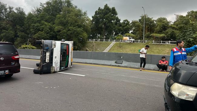 Terjadi Kecelakaan Mobil Boks di Tol BSD, Antrian Panjang Mengular