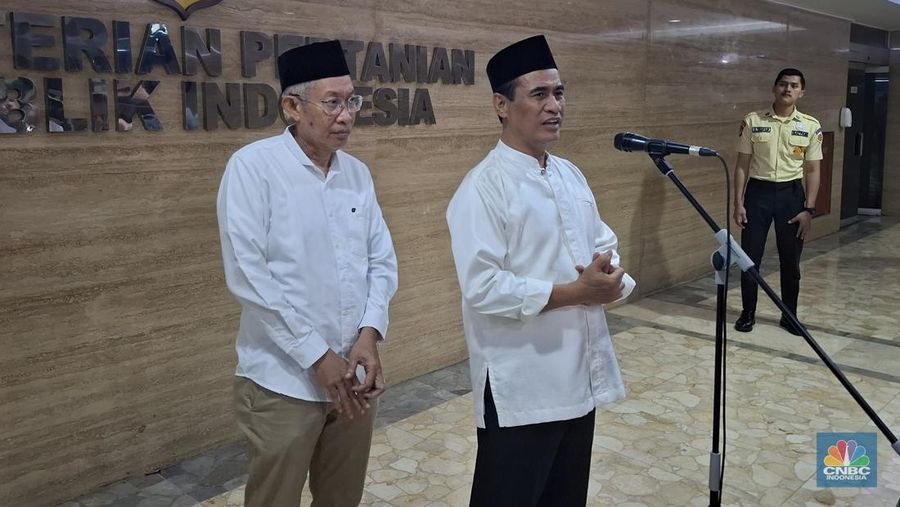 Konferensi pers Mentan, Andi Amran Sulaiman setelah acara Koordinasi Ketersediaan Pangan Menjelang Hari Raya Idul Fitri 1446 H dan buka puasa bersama di Gedung Auditorium Kementerian Pertanian, Senin (24/3/2025). (²©²ÊÍøÕ¾/Chandra)