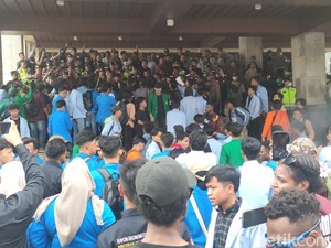 Gelombang Protes Mahasiswa Sumsel Tolak Revisi UU TNI di DPRD Sumsel