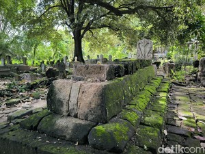 Tanda Tanya Siapa Pencuri Nisan Makam Mbah Tameng di Kawasan Sunan Giri