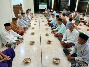 Melihat Dari Dekat Tradisi Bukber Sebulan Penuh di Desa Gawang Pacitan