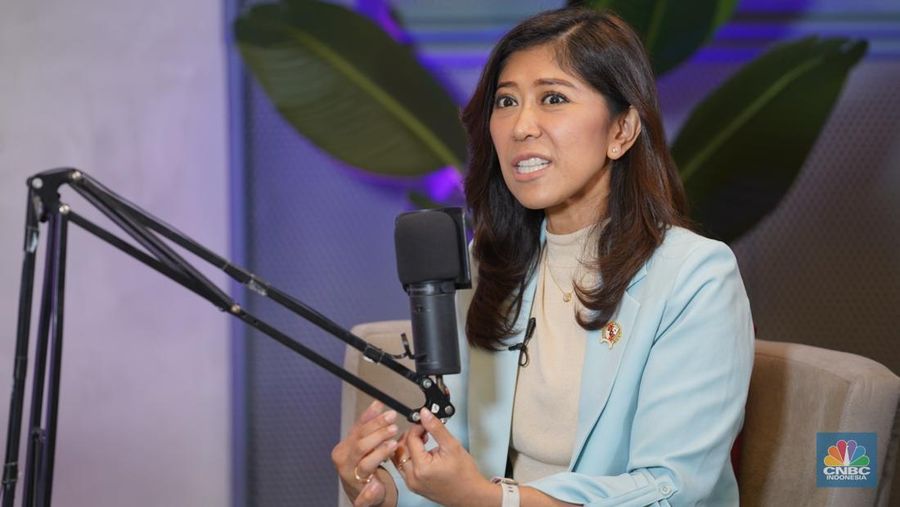 Menteri Komunikasi dan Digital, Meutya Hafid menyampaikan paparan dalam CNBC Indonesia Top Women Talks di Jakarta, Selasa (25/3/2025). (CNBC Indonesia/Tias Budiarto)