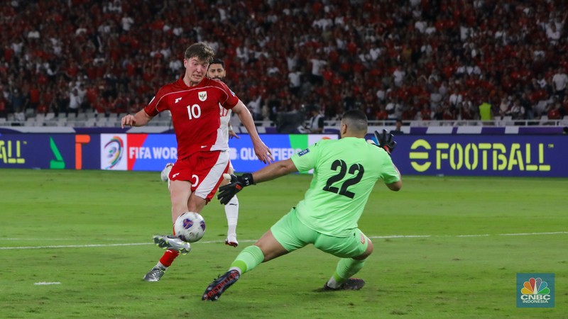 Ole Romeny mencetak gol pertama membawa Indonesia unggul 1-0 atas Bahrain di babak pertama laga Kualifikasi Piala Dunia 2026 Grup C di Stadion Utama Gelora Bung Karno, Senayan, Selasa (25/3/2025) malam WIB. Ole Romeny mencetak gol pertama membawa Indonesia unggul 1-0 atas Bahrain di babak pertama laga Kualifikasi Piala Dunia 2026 Grup C di Stadion Utama Gelora Bung Karno, Senayan, Selasa (25/3/2025) malam WIB. (²©²ÊÍøÕ¾/Faisal Rahman)