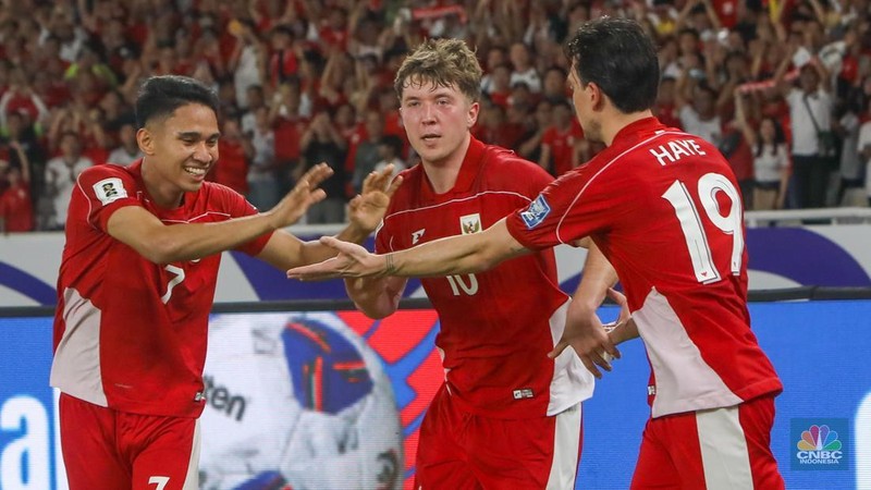 Ole Romeny mencetak gol pertama membawa Indonesia unggul 1-0 atas Bahrain di babak pertama laga Kualifikasi Piala Dunia 2026 Grup C di Stadion Utama Gelora Bung Karno, Senayan, Selasa (25/3/2025) malam WIB. (վ/Faisal Rahman)