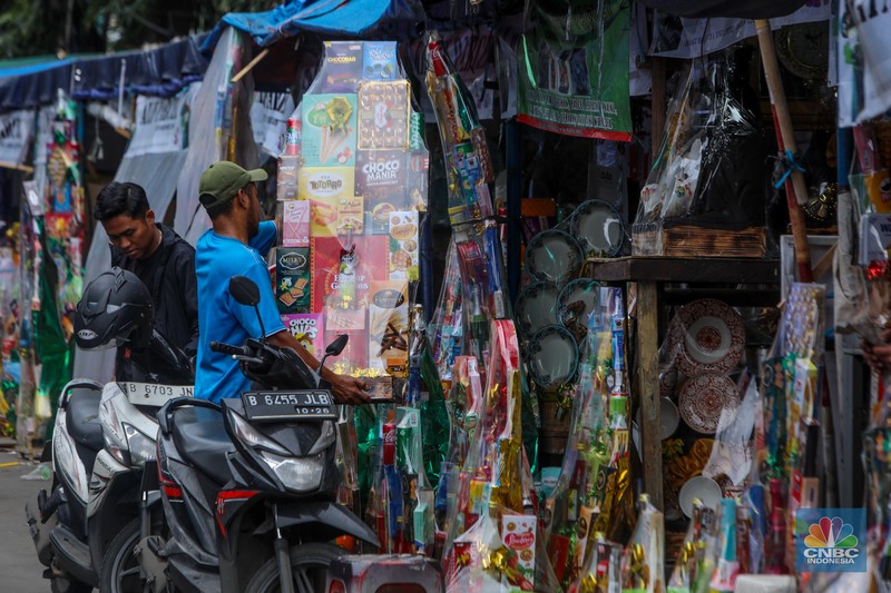 Pedagang menata parsel yang dijual di kawasan Pasar Kembang Cikini, Jakarta Jakarta, Selasa (25/3/2025). Pedagang menata parsel yang dijual di kawasan Pasar Kembang Cikini, Jakarta Jakarta, Selasa (25/3/2025). (²©²ÊÍøÕ¾/Faisal Rahman)