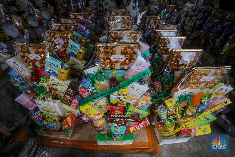 Pedagang menata parsel yang dijual di kawasan Pasar Kembang Cikini, Jakarta Jakarta, Selasa (25/3/2025). Pedagang menata parsel yang dijual di kawasan Pasar Kembang Cikini, Jakarta Jakarta, Selasa (25/3/2025). (²©²ÊÍøÕ¾/Faisal Rahman)