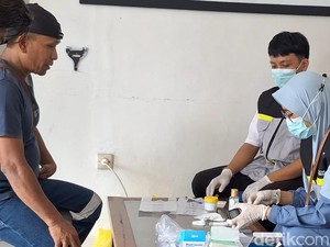 Puluhan Sopir Bus Damri di Mataram Dites Urine Jelang Program Mudik Gratis