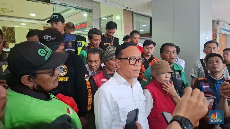 Wakil Menteri Ketenagakerjaan, Immanuel Ebenezer menemui para driver ojol yang tergabung pada Serikat Pekerja Angkutan Indonesia (SPAI) di Gedung Kemnaker, Selasa (25/3/2025) (²©²ÊÍøÕ¾/Chandra Dwi)