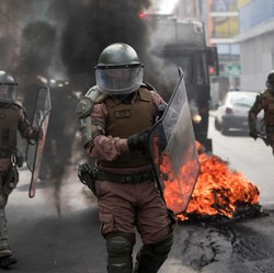 Potret Negara Chaos Gegara RUU Perikanan, Polisi dan Nelayan Bentrok