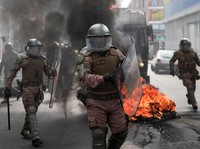 Potret Negara Chaos Gegara RUU Perikanan, Polisi dan Nelayan Bentrok