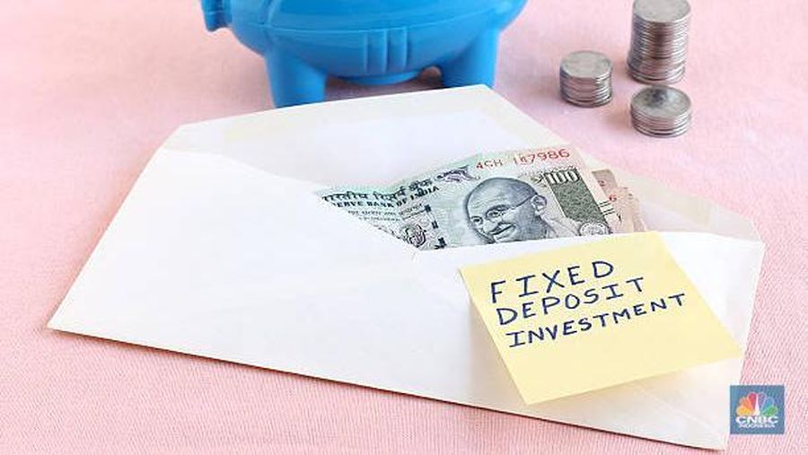 deposito cuan profit gain Businessman holding money coins accounting for increase financial interest rate and business investment growth from dividend, Business Finance and Money, Save money for prepare in the future