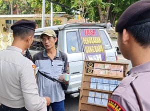 Jasa Penukaran Uang Baru di Kota Pasuruan Diperiksa Antisipasi Uang Palsu
