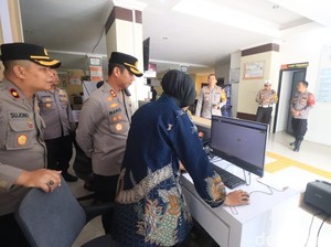 Kapolres Bojonegoro Cek Kesiapan Hotline 110 untuk Kelancaran Mudik