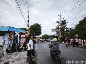 KA Batara Kresna Vs Sigra Tewaskan 4 Pemudik, Petugas Palang Diamankan