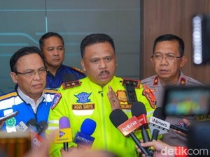 Arus Mudik Padat Pagi Ini, Korlantas Lakukan Contraflow Tahap 1 di Tol Cikampek