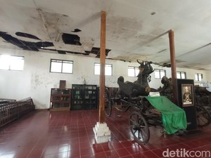 Atap Museum Keraton Kanoman Jebol, Benda Pusaka Bersejarah Terancam