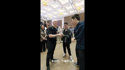 Bos Apple Kunjungi Kota Kelahiran DeepSeek, Mau Kolaborasi?