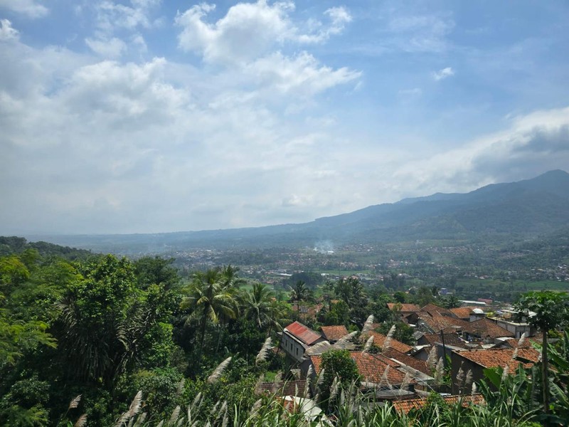 Pemandangan dari jendela kereta api yang melaju di Lebak Jero/Dok: Istimewa. Pemandangan dari jendela kereta api yang melaju di Lebak Jero/Dok: Istimewa.