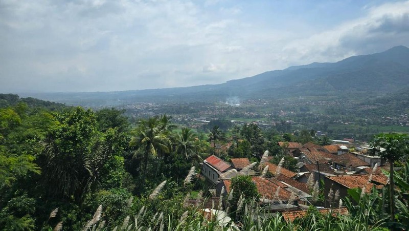 Pemandangan dari jendela kereta api yang melaju di Lebak Jero/Dok: Istimewa.