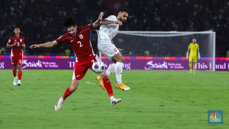 Ole Romeny mencetak gol pertama membawa Indonesia unggul 1-0 atas Bahrain di babak pertama laga Kualifikasi Piala Dunia 2026 Grup C di Stadion Utama Gelora Bung Karno, Senayan, Selasa (25/3/2025) malam WIB. (վ/Faisal Rahman)