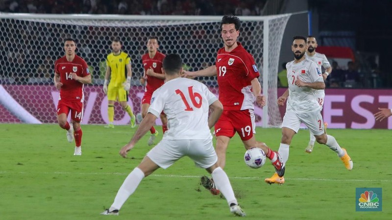 Ole Romeny mencetak gol pertama membawa Indonesia unggul 1-0 atas Bahrain di babak pertama laga Kualifikasi Piala Dunia 2026 Grup C di Stadion Utama Gelora Bung Karno, Senayan, Selasa (25/3/2025) malam WIB. (վ/Faisal Rahman)