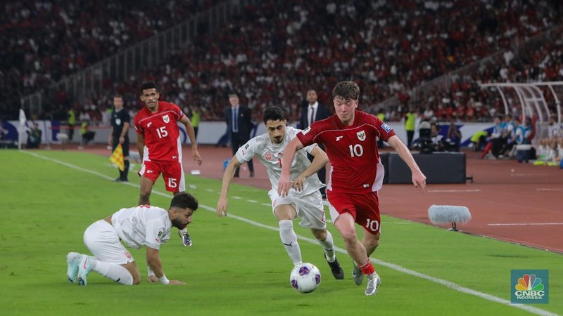Ole Romeny mencetak gol pertama membawa Indonesia unggul 1-0 atas Bahrain di babak pertama laga Kualifikasi Piala Dunia 2026 Grup C di Stadion Utama Gelora Bung Karno, Senayan, Selasa (25/3/2025) malam WIB. (վ/Faisal Rahman)