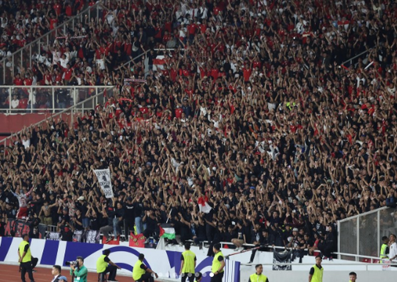 Presiden RI, Prabowo Menonton Langsung Pertandingan Timnas Indonesia vs Bahrain. (Instagram/Prabowo)