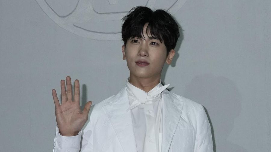 South Korean actor Park Hyung-sik arrives for the Louis Vuitton Pre-Fall 2023 Show in Seoul, South Korea, Saturday, April 29, 2023. (AP Photo/Ahn Young-joon)