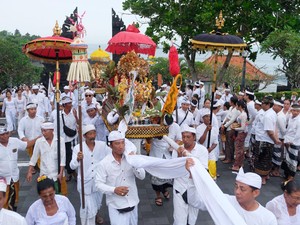 Sejarah Nyepi atau Tahun Baru Saka, Bermula dari Pertikaian Suku di India