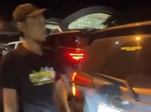 Driver Intimidasi Pemobil Jemput Keluarga di Bandara Makassar Tidak Resmi