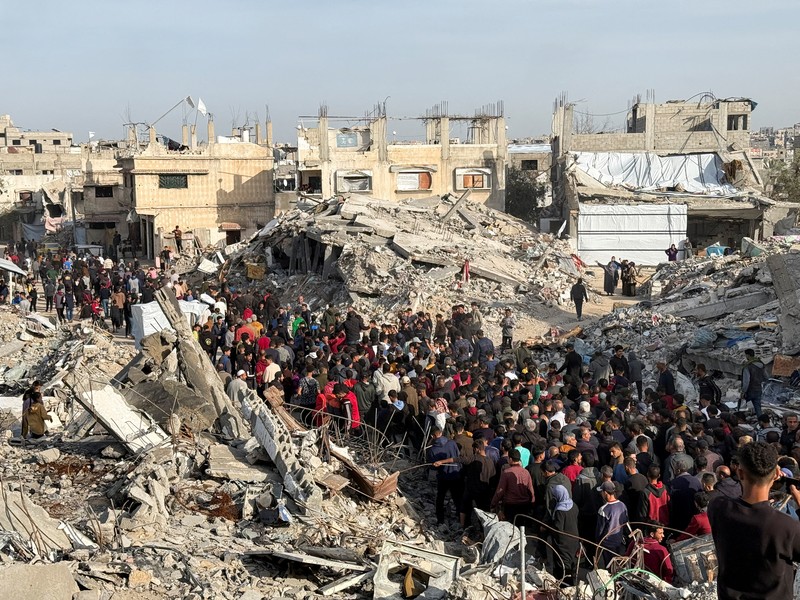 Warga Palestina berunjuk rasa menuntut diakhirinya perang, meneriakkan slogan-slogan anti-Hamas, di Beit Lahiya, Jalur Gaza utara, 25 Maret 2025. Warga Palestina berunjuk rasa menuntut diakhirinya perang, meneriakkan slogan-slogan anti-Hamas, di Beit Lahiya, Jalur Gaza utara, 25 Maret 2025. (REUTERS/Stringer)