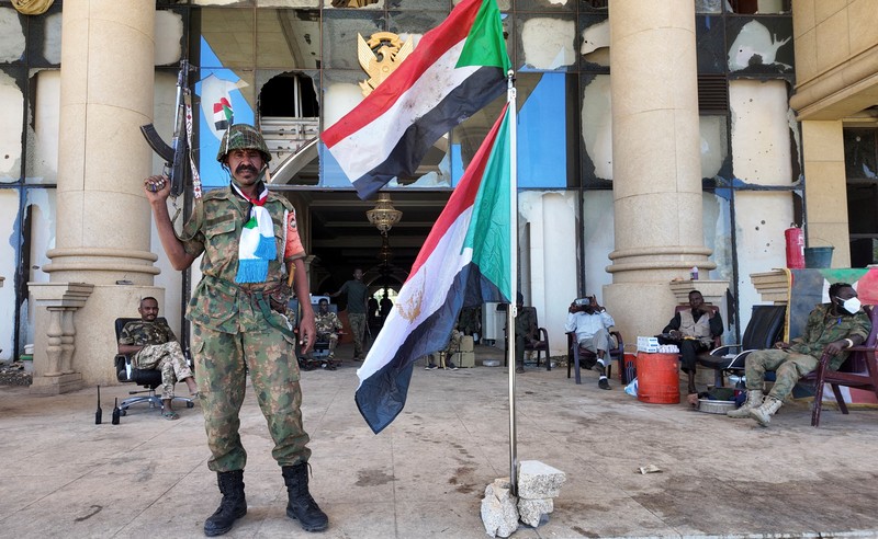 Warga Sudan merayakan di jalan setelah tentara Sudan memperdalam kendalinya atas ibu kota Khartoum, dari Pasukan Dukungan Cepat (RSF), di Port Sudan, Sudan, 27 Maret 2025. Warga Sudan merayakan di jalan setelah tentara Sudan memperdalam kendalinya atas ibu kota Khartoum, dari Pasukan Dukungan Cepat (RSF), di Port Sudan, Sudan, 27 Maret 2025. (REUTERS/Ibrahim Mohammed Ishak)
