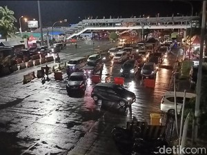 Video: 334.754 Orang Keluar Bali Melalui Pelabuhan Gilimanuk di H-4 Lebaran