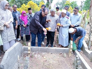 Chairul Tanjung Pulang Kampung, Bagikan Zakat hingga Ziarah ke Makam Leluhur