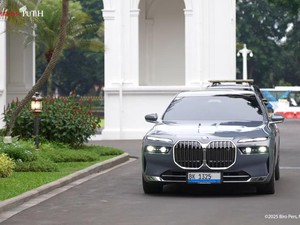 Segini Harga Mobil BMW i7 yang Dipakai Jokowi Bukber Bareng Prabowo