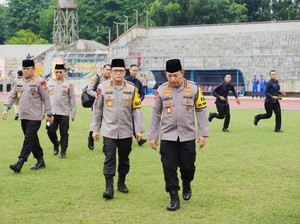 Kapolri Kunjungi Kelurga AKP Anumerta Lusiyanto-Aipda Anumerta Petrus di Sumsel