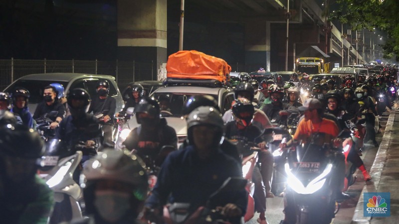 Menjelang puncak arus mudik, sejumlah pemudik mulai memadati Jalan Raya Inspeksi Kalimalang, Bekasi, Jawa Barat, Rabu (26/3/2025). Menjelang puncak arus mudik, sejumlah pemudik mulai memadati Jalan Raya Inspeksi Kalimalang, Bekasi, Jawa Barat, Rabu (26/3/2025). (²©²ÊÍøÕ¾/Tias Budiarto)