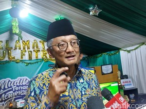 Menteri PU Cek Posko Mudik di Bekasi, Temukan Jalan Mulai Retak Imbas Truk