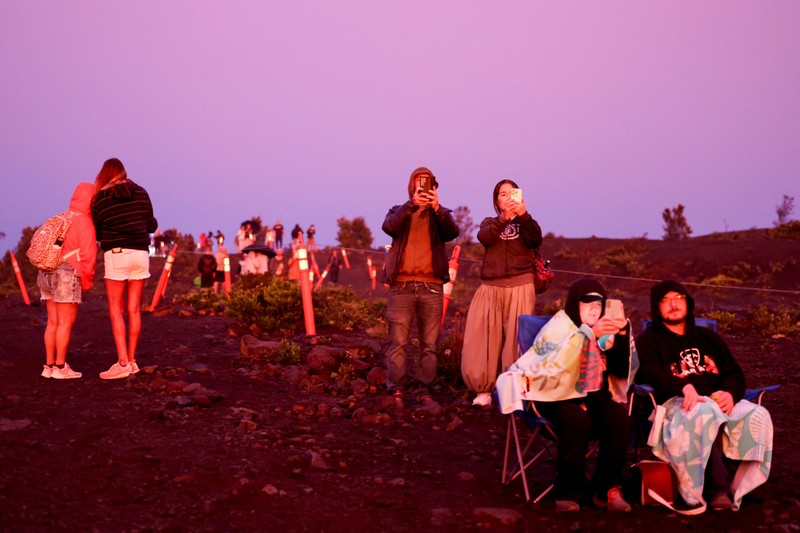 Lahar meletus dari kawah Halema'uma'u di dalam kaldera puncak Kaluapele, di gunung berapi Kilauea di Hawaii, AS, 26 Maret 2025. Lahar meletus dari kawah Halema'uma'u di dalam kaldera puncak Kaluapele, di gunung berapi Kilauea di Hawaii, AS, 26 Maret 2025. (REUTERS/Marco Garcia)